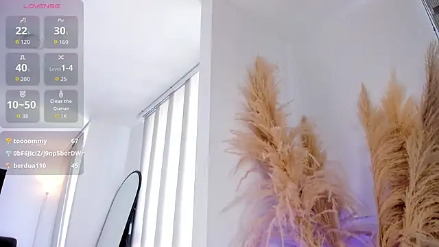 Snapshot of sofiawiliams chatting on April 1, 1:41 pm sofiawiliams online show from April 1, 1:41 pm