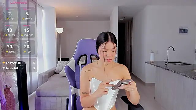 Snapshot of sofiawiliams chatting on April 18, 7:29 pm sofiawiliams online show from April 18, 7:29 pm