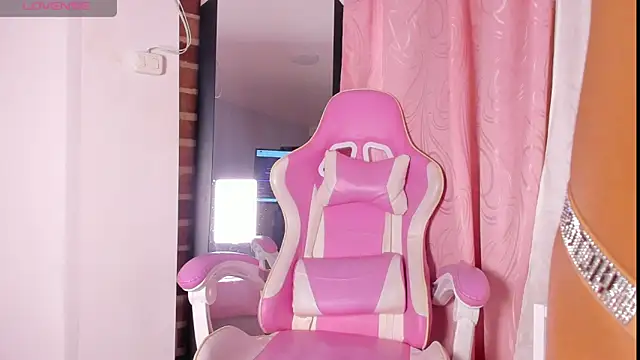 Snapshot of nicol_fury chatting on February 27, 9:37 pm nicol fury online show from February 27, 9:37 pm