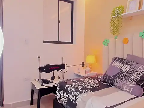 sara kitten19 online show from March 17, 1:25 pm