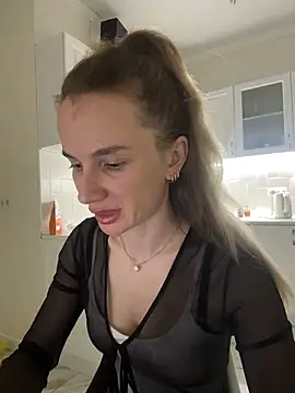 Snapshot of AinyrVixxen chatting on March 21, 10:35 pm AinyrVixxen online show from March 21, 10:35 pm