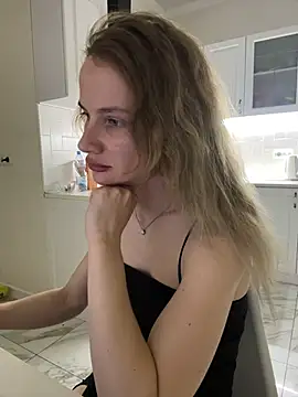 Snapshot of AinyrVixxen chatting on March 27, 10:42 pm AinyrVixxen online show from March 27, 10:42 pm