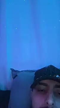 Snapshot of SantiagoHincapiie chatting on March 2, 8:43 am SantiagoHincapiie online show from March 2, 8:43 am