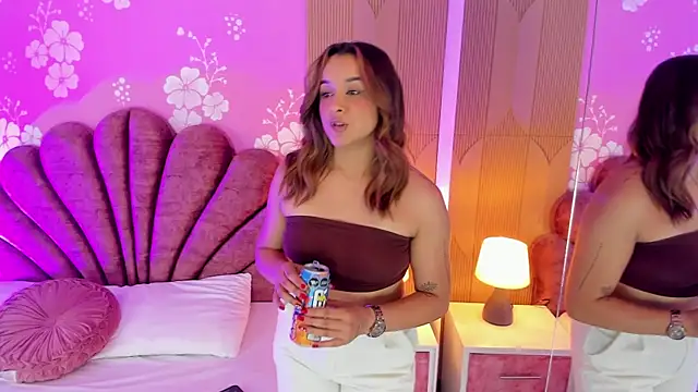 Snapshot of Sara_colyn chatting on March 22, 8:56 pm Sara colyn online show from March 22, 8:56 pm