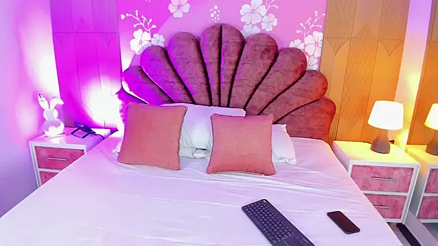 Snapshot of Sara_colyn chatting on April 5, 8:50 pm Sara colyn online show from April 5, 8:50 pm