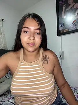 Snapshot of esmeralda_diaz_ chatting on February 21, 6:25 am esmeralda diaz online show from February 21, 6:25 am