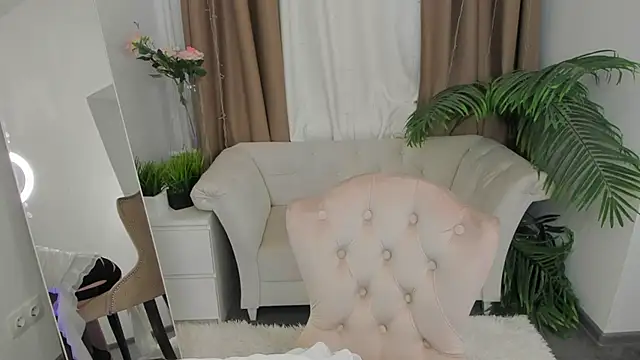 Snapshot of _Molly_Coy_ chatting on March 10, 7:35 am Molly Coy online show from March 10, 7:35 am