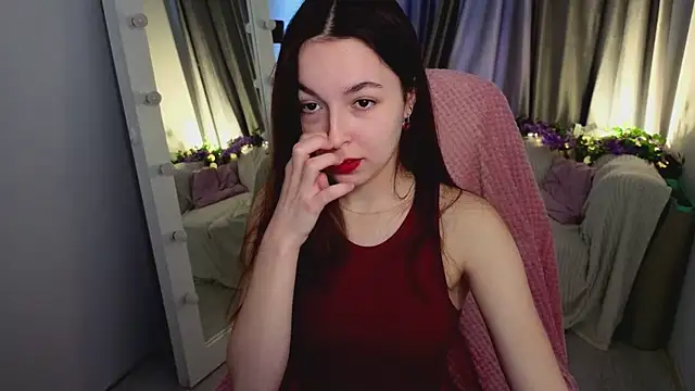 Snapshot of BellaThery chatting on April 9, 5:07 am BellaThery online show from April 9, 5:07 am