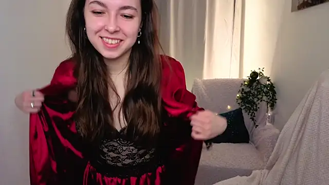 Snapshot of BellaThery chatting on May 15, 5:25 am BellaThery online show from May 15, 5:25 am