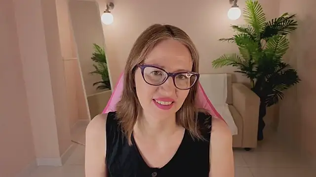 Snapshot of Elizabeth_Andersonn chatting on April 6, 8:48 am Elizabeth Andersonn online show from April 6, 8:48 am