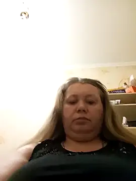 Snapshot of KiraStanton chatting on April 3, 6:50 pm KiraStanton online show from April 3, 6:50 pm