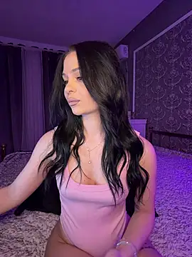Olivia Noor online show from May 14, 6:15 pm