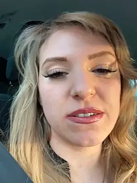 Snapshot of TiffyRose chatting on March 9, 6:39 am TiffyRose online show from March 9, 6:39 am