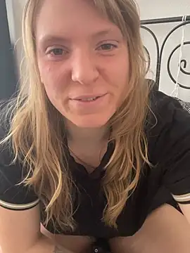 Snapshot of TiffyRose chatting on March 10, 8:19 am TiffyRose online show from March 10, 8:19 am