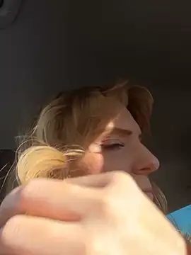 Snapshot of TiffyRose chatting on March 23, 7:01 am TiffyRose online show from March 23, 7:01 am