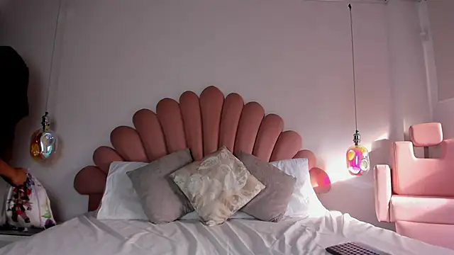 Victoria lanne online show from March 21, 12:32 pm