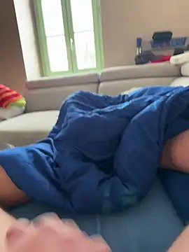 Snapshot of foudesexe23 chatting on March 10, 1:16 pm foudesexe23 online show from March 10, 1:16 pm