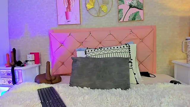 Snapshot of julietta_pink chatting on April 29, 8:18 am julietta pink online show from April 29, 8:18 am