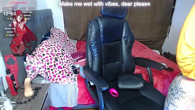 Snapshot of Dakotattoo chatting on February 25, 12:48 pm Dakotattoo online show from February 25, 12:48 pm