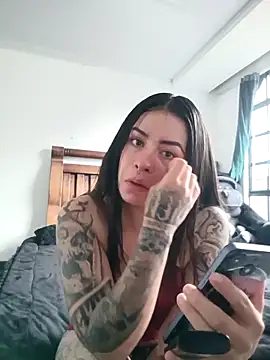 Snapshot of Dakotattoo chatting on April 2, 1:20 pm Dakotattoo online show from April 2, 1:20 pm