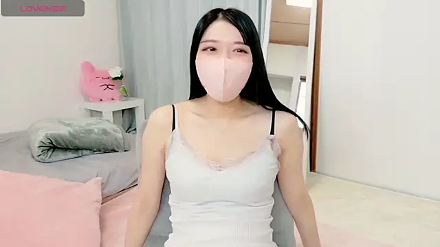 Snapshot of natsuka-chan chatting on May 5, 5:37 am natsuka-chan online show from May 5, 5:37 am
