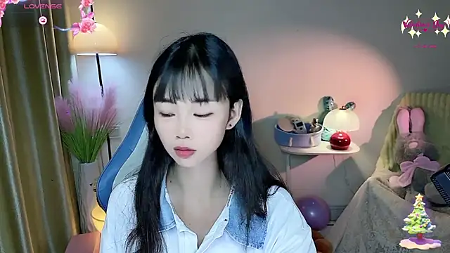 okyssa online show from May 17, 2:57 pm