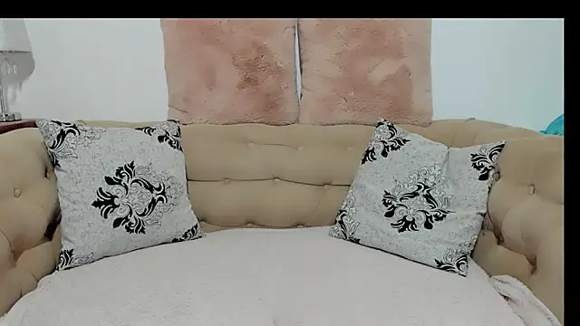 Snapshot of EnticingAmy chatting on April 3, 7:39 am EnticingAmy online show from April 3, 7:39 am