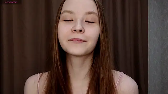 Snapshot of LeslieShay chatting on April 28, 7:19 pm LeslieShay online show from April 28, 7:19 pm