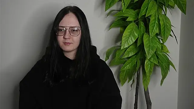 Snapshot of LeBrindza chatting on February 21, 1:23 pm LeBrindza online show from February 21, 1:23 pm