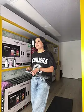Snapshot of Ambarina_ chatting on April 9, 11:04 am Ambarina online show from April 9, 11:04 am