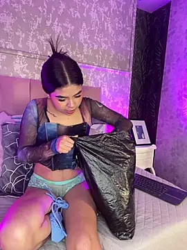 Snapshot of Ambarina_ chatting on April 29, 11:25 am Ambarina online show from April 29, 11:25 am