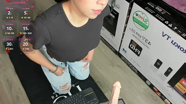 Snapshot of Ambarina_ chatting on May 4, 11:28 am Ambarina online show from May 4, 11:28 am