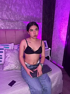 Snapshot of Ambarina_ chatting on May 8, 11:37 am Ambarina online show from May 8, 11:37 am