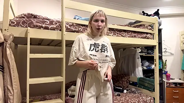 Snapshot of LiraDreamX chatting on March 9, 5:50 pm LiraDreamX online show from March 9, 5:50 pm