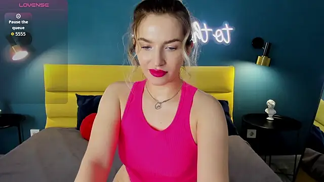 StellaAlluring online show from May 19, 1:33 am