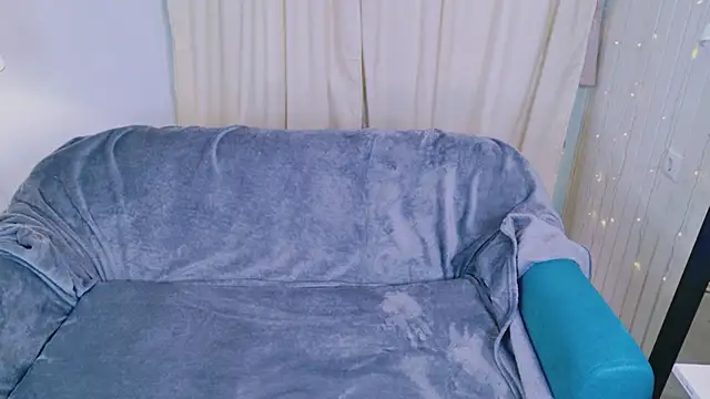 Erika Moan  online show from April 8, 6:02 am