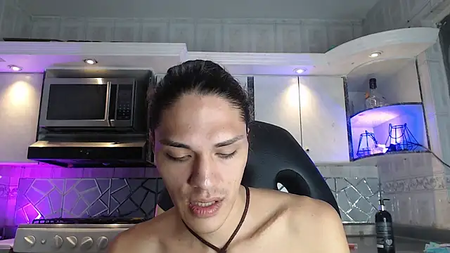 CrisOzzz online show from April 11, 6:34 pm