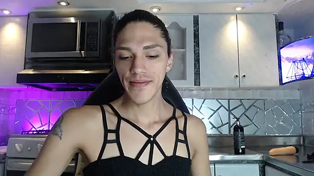 Snapshot of CrisOzzz chatting on April 19, 5:45 pm CrisOzzz online show from April 19, 5:45 pm
