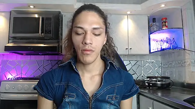 Snapshot of CrisOzzz chatting on April 25, 5:32 pm CrisOzzz online show from April 25, 5:32 pm