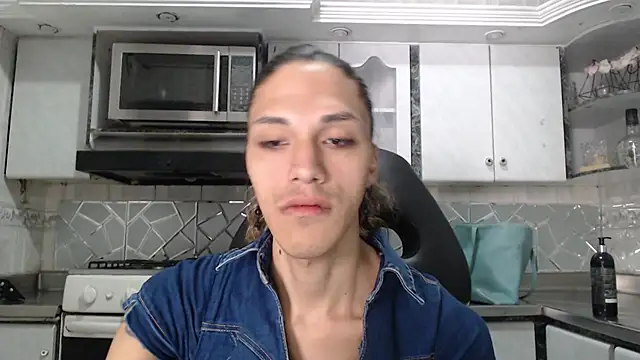 Snapshot of CrisOzzz chatting on May 17, 5:42 pm CrisOzzz online show from May 17, 5:42 pm