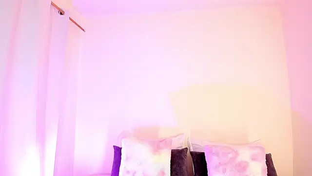 Snapshot of MIAA_ROBERTSS chatting on March 7, 5:59 am MIAA ROBERTSS online show from March 7, 5:59 am