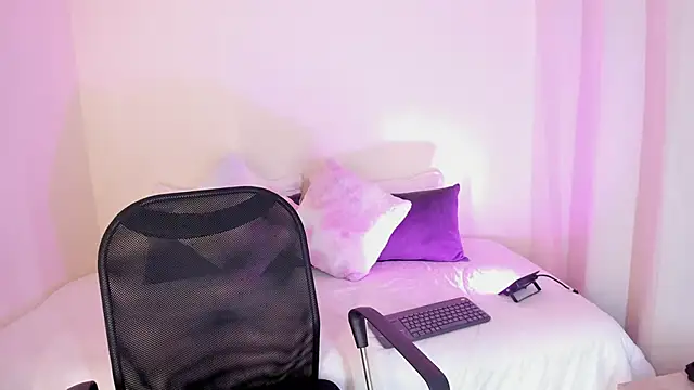 Snapshot of MIAA_ROBERTSS chatting on March 25, 5:35 am MIAA ROBERTSS online show from March 25, 5:35 am