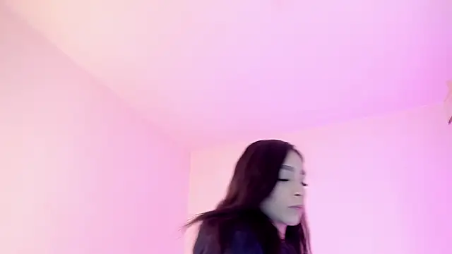 Snapshot of MIAA_ROBERTSS chatting on April 1, 6:14 am MIAA ROBERTSS online show from April 1, 6:14 am