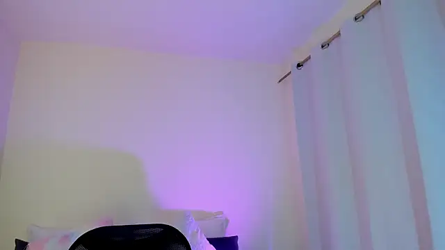 Snapshot of MIAA_ROBERTSS chatting on April 4, 7:44 pm MIAA ROBERTSS online show from April 4, 7:44 pm