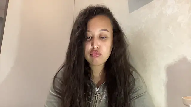 Snapshot of Dana_005 chatting on April 1, 7:33 pm Dana 005 online show from April 1, 7:33 pm