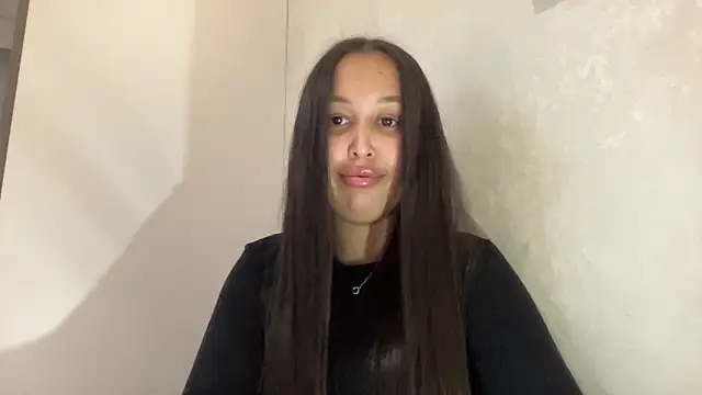 Snapshot of Dana_005 chatting on April 15, 8:42 pm Dana 005 online show from April 15, 8:42 pm