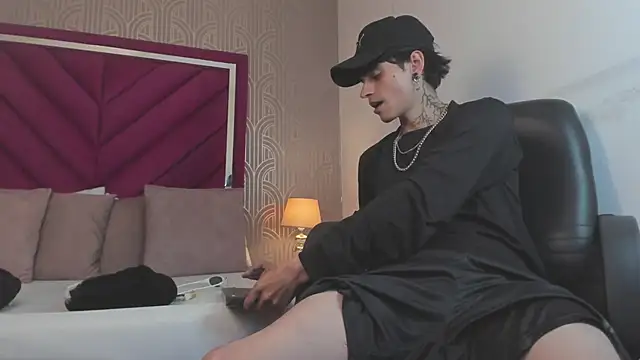 Dominic Foxx online show from February 25, 8:40 pm