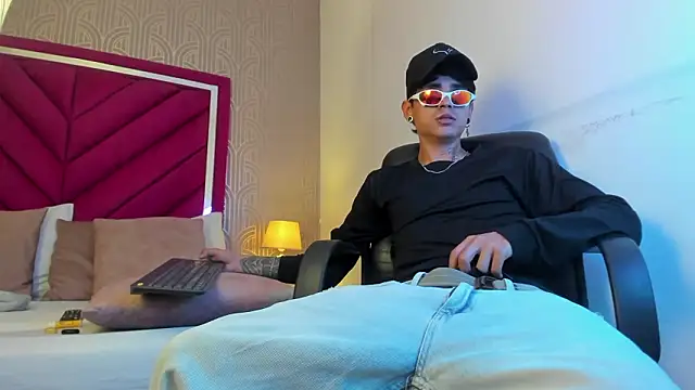 Dominic Foxx online show from March 4, 7:53 pm