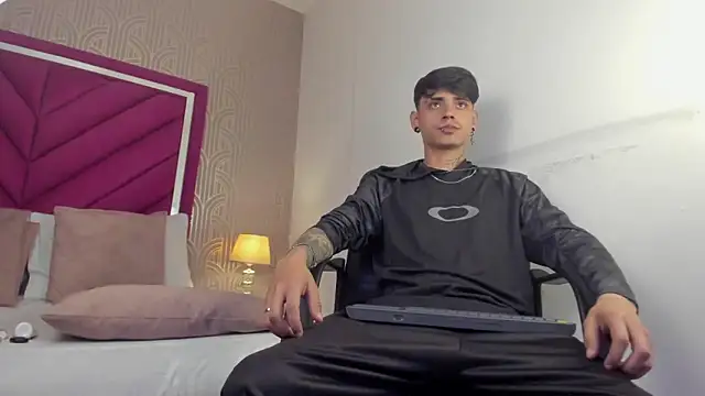 Dominic Foxx online show from March 21, 4:32 pm