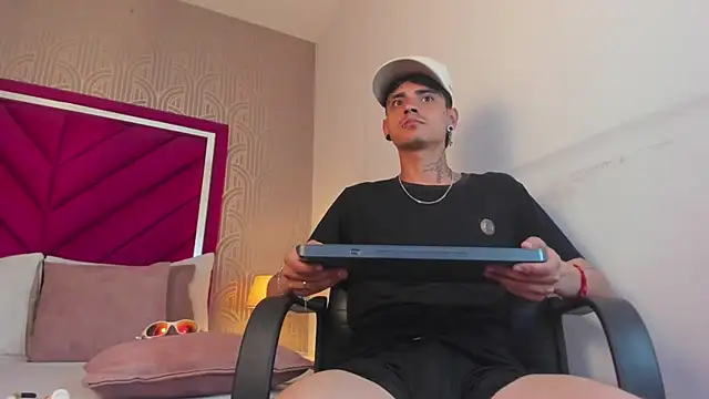 Dominic Foxx online show from March 30, 9:27 pm